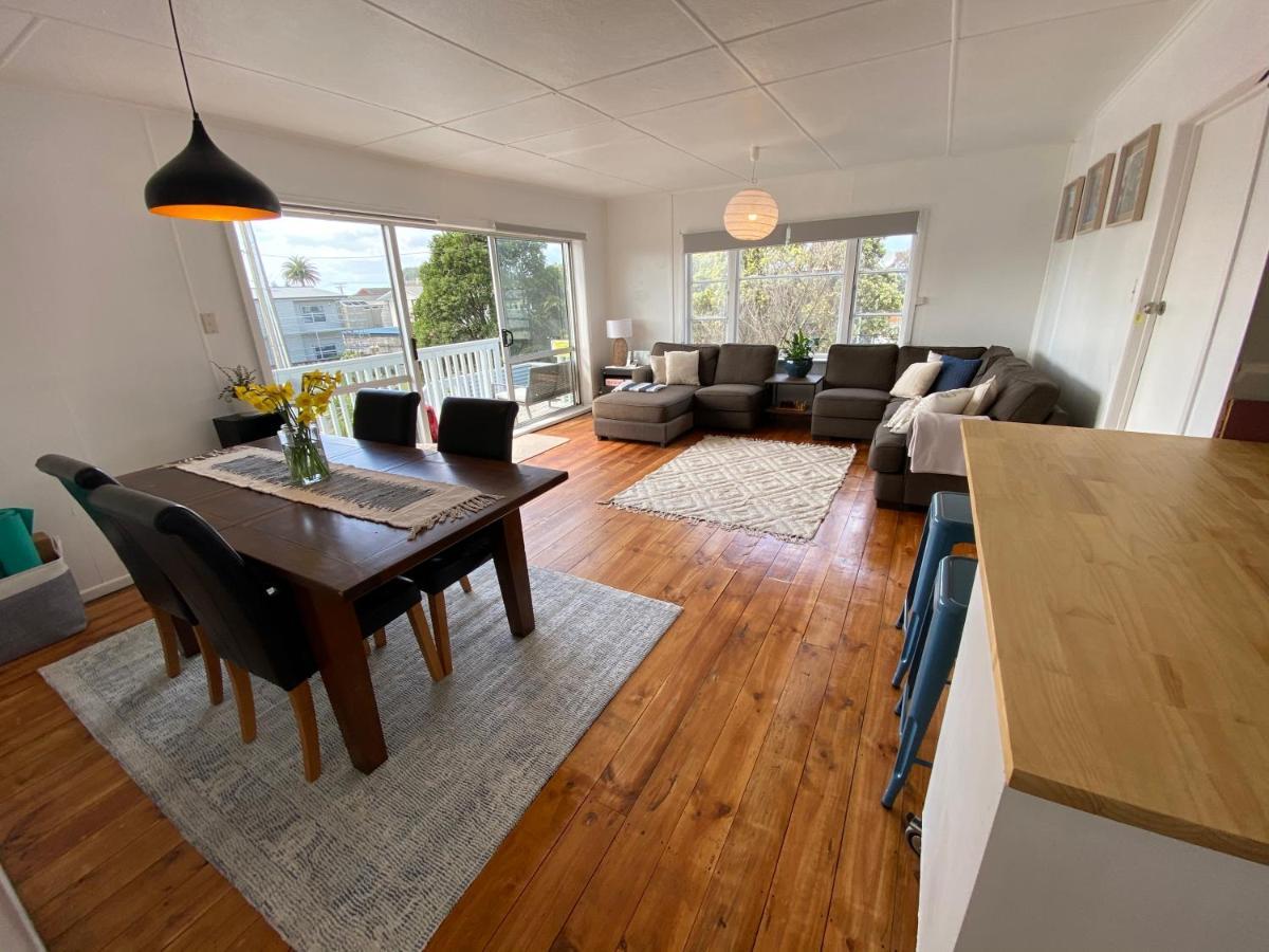 Surf N Stay Whangamata Exterior photo