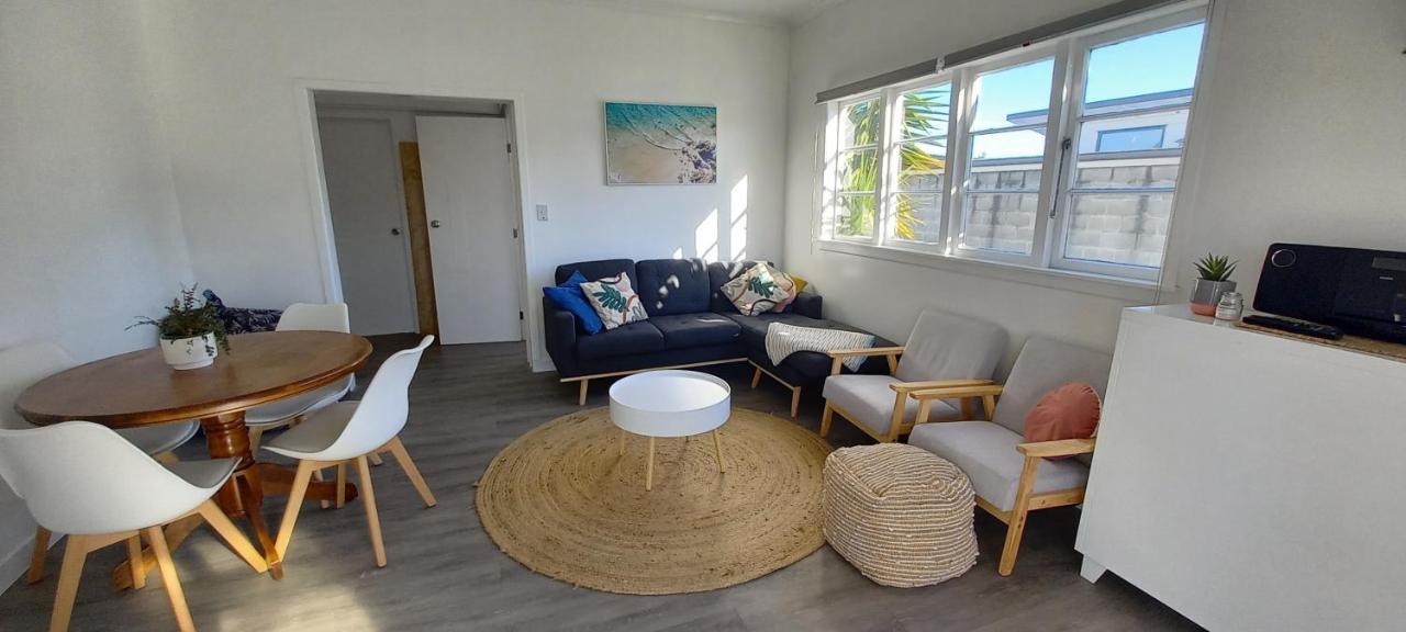 Surf N Stay Whangamata Exterior photo